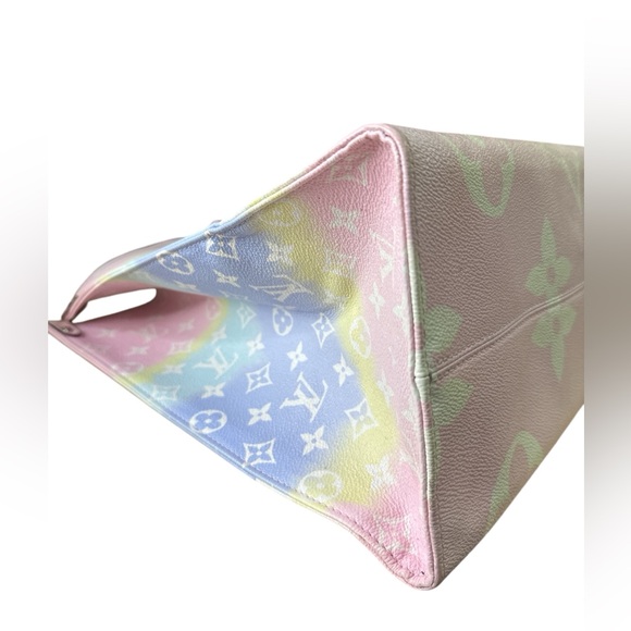 LOUIS VUITTON
Monogram Escale Onthego GM Pastel - Picture 10 of 14